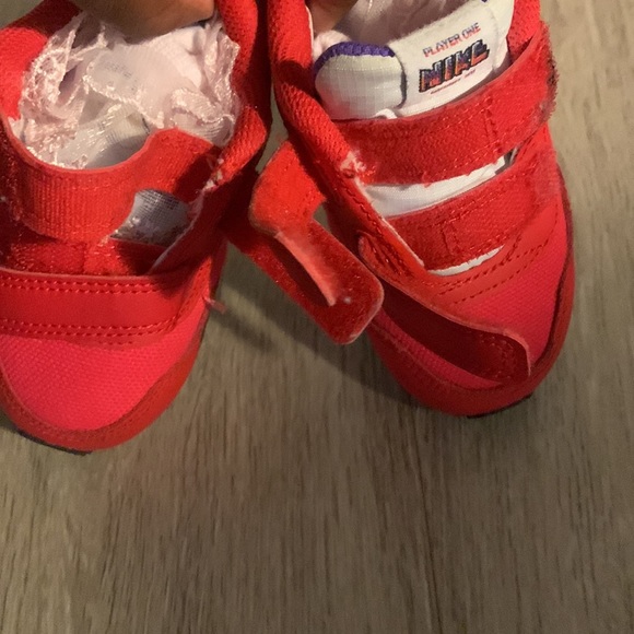 Nikes - Picture 5 of 9